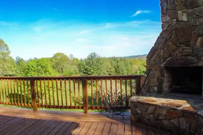 Image de Limited-Time April Deals—Your Dream Getaway for Less at Cabin Fever