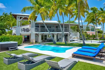 Image de 5 Bed/4. 5 Bath~Pool/Hot Tub~Ocean Views-Boat Dock~Kayaks, Bikes, & more