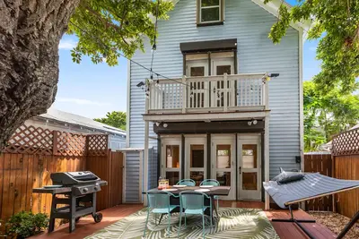 Image de Kate'S Krawl Off Duval ~ 1 Br/1 Ba Private Home/Outdoor Deck/Steps to Duval!