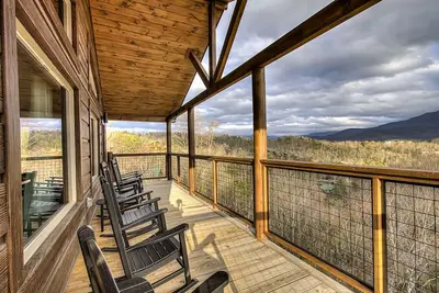 Image de Luxury Cabin, Spectacular Views, Fire Pit, Home Theater, 2 Game Rms