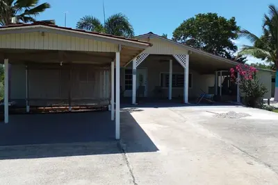 Cozy farmhouse w\/ private pool near beaches & tourist attractions