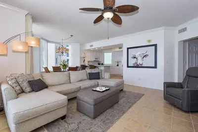 Image de 10th Floor 3 Bedroom Condo at Silver Beach Towers
