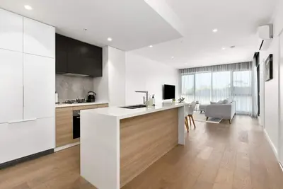 Image de Elegant coastal living near shops and surf beach