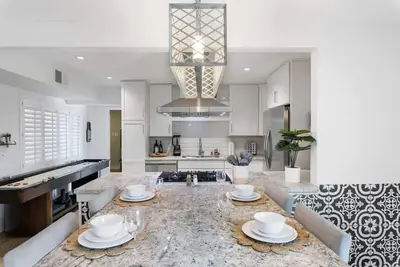 Image de *New* Lux Home <2 miles to Old Town Scottsdale w Pool/Hot Tub