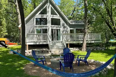 Image de The Lake House, just steps to the lake!