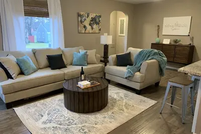 Image de 🌟The Walton House🌟Remodeled top to bottom🌟