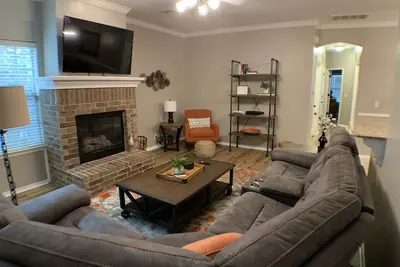 Image de Wooded Area with Neighborhood Pool. Close to Uco & Hospitals.
