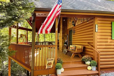Image de Cabin with hot tub firepit fireplace and game room area! near Helen