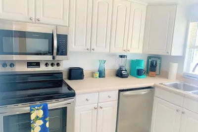 Image de Bright and Beachy 2Bed 1Bath Home - Unit 210