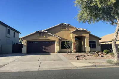 Image de Family friendly house in a peaceful neighborhood.