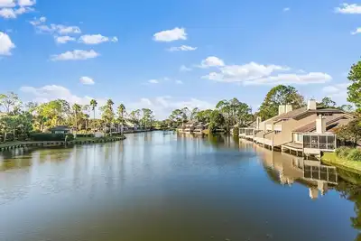 Image de Fabulous newly renovated 2/2. 5 Fisherman''s Cove Townhouse