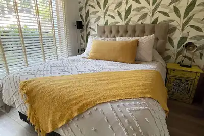 Image de volcano and lake