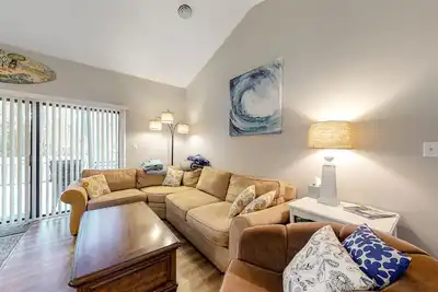 Image de Sea Colony Condo with WiFi, Deck, Shared Pools/Sauna/Tennis, & Beach Access
