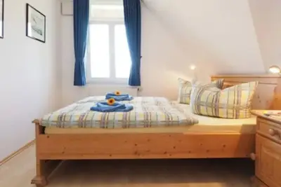 Image de Cozy country house on the lagoon with balcony, garden. - The country house on the lagoon