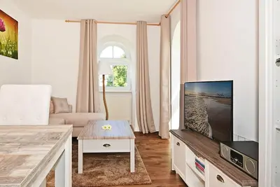 Image de Cozy, beachfront apartment for 4, with terrace, parking and Wlan - Haus Usedom
