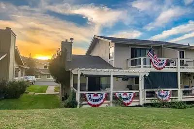 Image de Beautiful and Spacious Townhome on the 5th Hole of Plumas Pines Golf Course