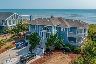 Image de 🏄Enjoy Spectacular Views from this 4 Br Oceanfront Home🏄