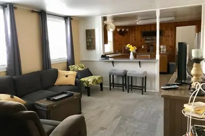 Image de 2 pièces avec cuisine complète ~ A proximité du complexe State Capitol ~