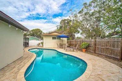 Image de Escape to Vitamin Sea: Private Pool, Guest Suite, Minutes to Sarasota's Parks, Downtown and Beaches!