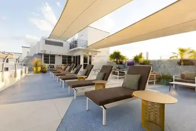 Image de Relax And Renew! ! ! South Beach Dig! Never Boring! !
