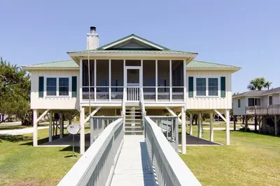 Image de Sound Choice:Oceanfront Home;Sunset Views/Dolphin Sightings on St. Helena Sound; Screened Porch