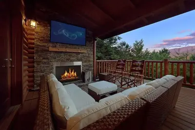 Image de Smoky Peak Lodge: Breathtaking Views, Luxury, Games, Home Theater, Hot Tub, located in Gatlinburg!