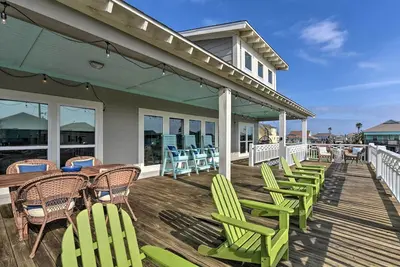 Image de Steps to Beach: Bolivar Peninsula Home w/ Views!