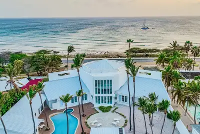 Image de Ocean front 7-Bedroom 7-Bath Sunset views Malmok!