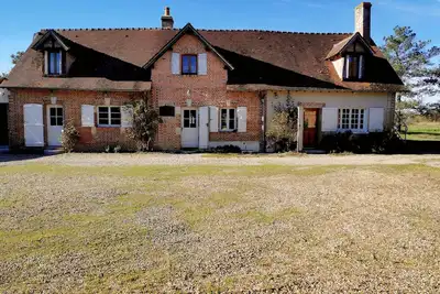 Image de Maison de campagne 3☆ avec piscine sur propriété de 39 hectares avec étang.