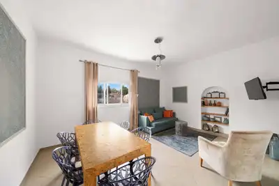 Image de Authentic Mamilla 3br • Stone Walls & Arches • Walk to Old City