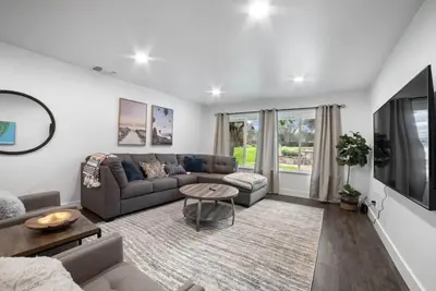 Image de New! - Big Family Home - King Beds - Pool