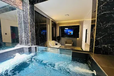 Image de house with jacuzzi near lleras park