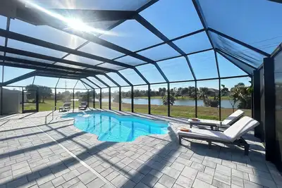 Image de Amazing Retreat 3 Br/2 Ba Heated Pool, Game Room, Firepit & Canal Views
