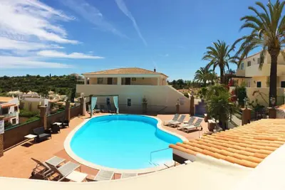 Image de 2br Duplex Townhouse w/Pool by LovelyStay