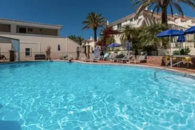 Image de 2br Townhouse Duplex W/Pool by LovelyStay