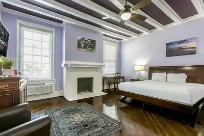 Image de Nola Retreat | Steps to Streetcar & Fun