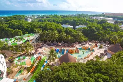 Image de SuperHost! Kids Eat Free - Vip • Sandos Caracol