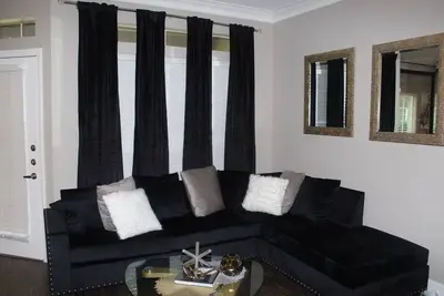 Image de Entire Unit 🌟Sanitized 💫Luxury 2 Bedroom 2 Bath ✨