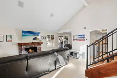 Image de Beach townhome with two car garage!