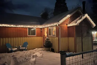 Image de Artisan-Crafted Fairy Cottage Minutes from Downtown, Airport, Parks and Bsu