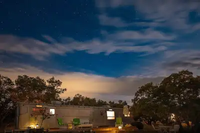Image de The Mansion on The Hill | Huge Views / Retro Cool / Firepit (by Wtg)