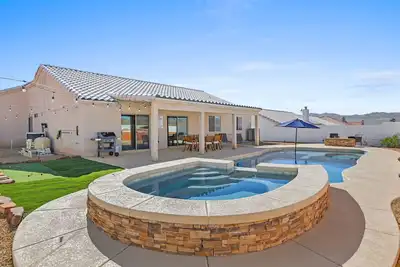 Image de House + Casita | Heated Spa & Pool | Mini-Golf