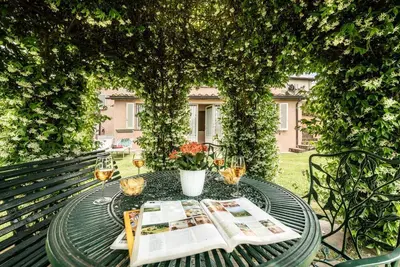 Exclusive villa, private garden in Siena. The \"Dependance\" of Villa il Borghetto