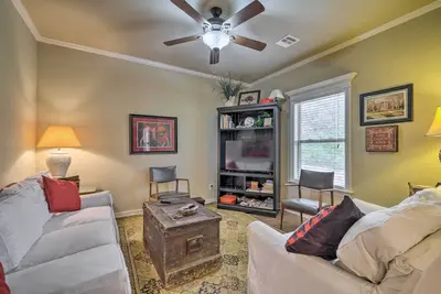 Image de Fayetteville Apt by Univ of Arkansas Campus!