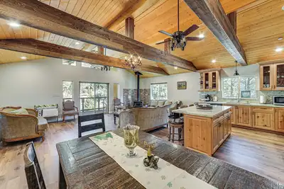 Image de Cozy Pine Mountain Club Cabin w/ Large Deck