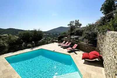 Image de Villa Provençale pour 10 personnes avec piscine chauffée au Domaine de Valcros à la. . .