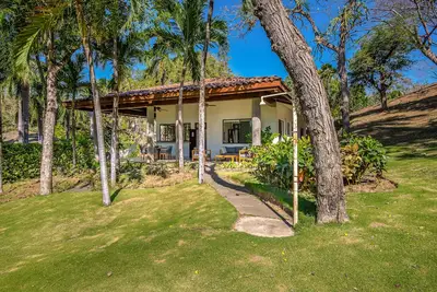 Image de Beachfront House w\/ Gorgeous Ocean Views & Free WiFi - Snowbirds Welcome