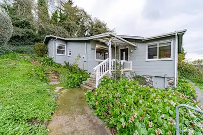 Image de Beachfront Escape at Moonstone Beach with sunset-view deck, washer/dryer & WiFi