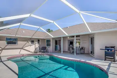 Image de Riverfront, dog-friendly home with private pool & fast WiFi