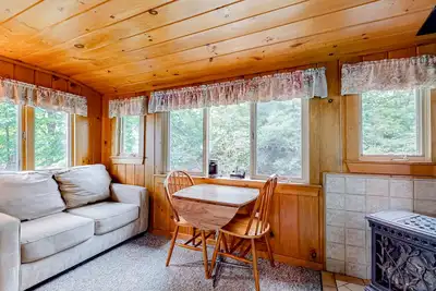 Image de Eclectic Studio Cabin w/ Kitchenette, Free WiFi, Riverfront Location & More
